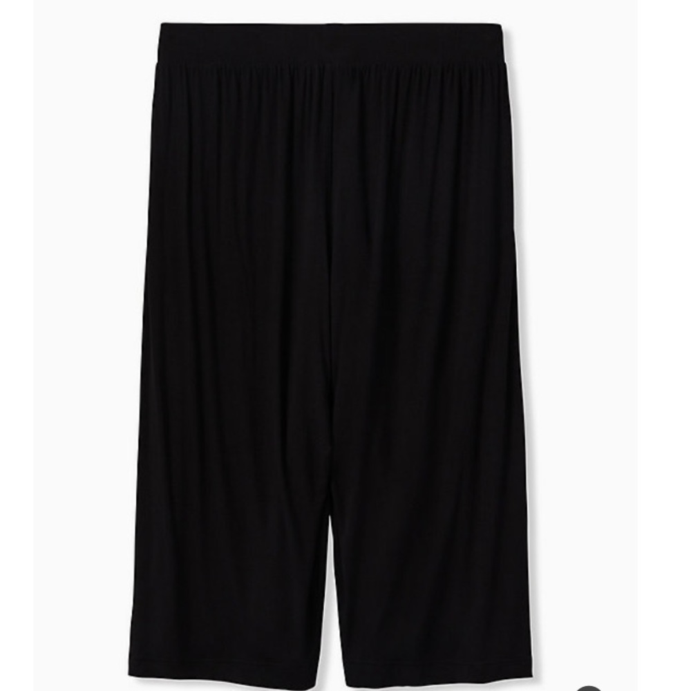 NWT 00/10 Torrid super soft black culotte pants